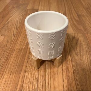 ‼️Herringbone Planter with Wooden Base‼️